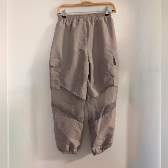 Beige cargo pants with mesh panels and two side pockets, Small - Picture 2 of 2